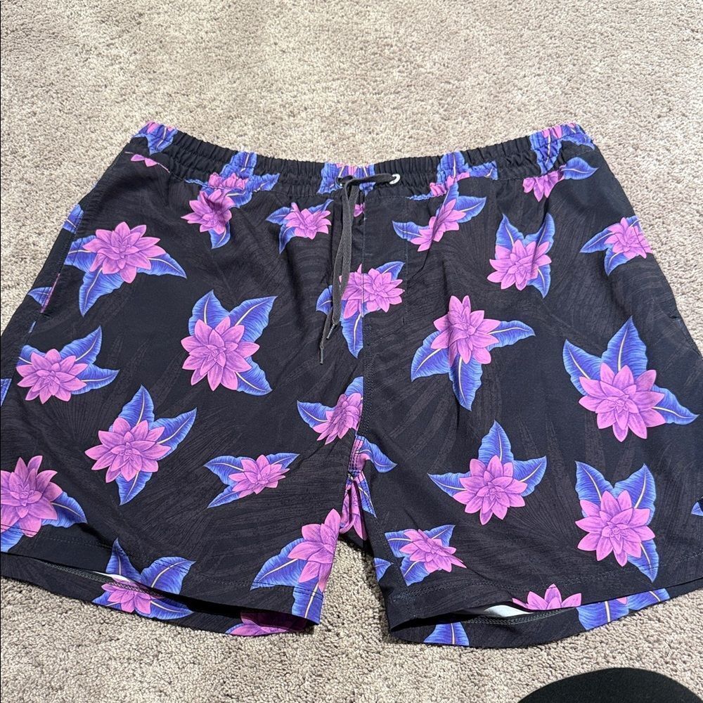 Men’s Hurley swim trunks! Good condition! Size XL